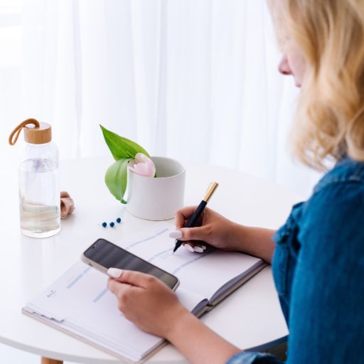 woman creating her monthly budget